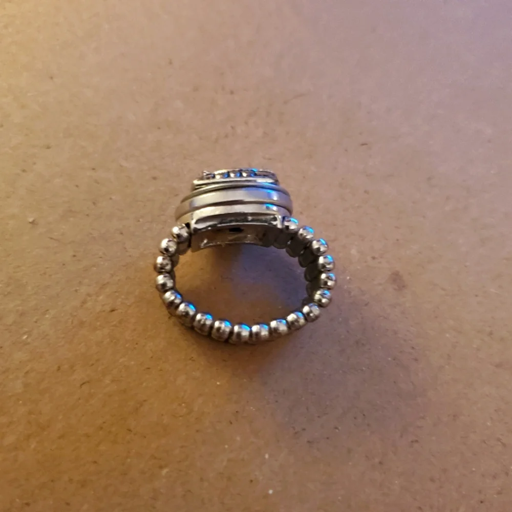 Silver Circular Rhinestone Fashion Stretch Ring - Picture 3 of 3